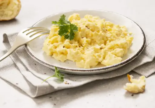 Oeufs brouillés Bio au saumon fumé